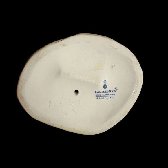 Vintage 1978 Lladro Daisa 'Belinda with Her Doll' Porcelain 11" Figurine 5045 - Picture 6 of 7